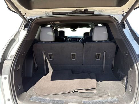 Used 2023 Buick Enclave Essence image 13