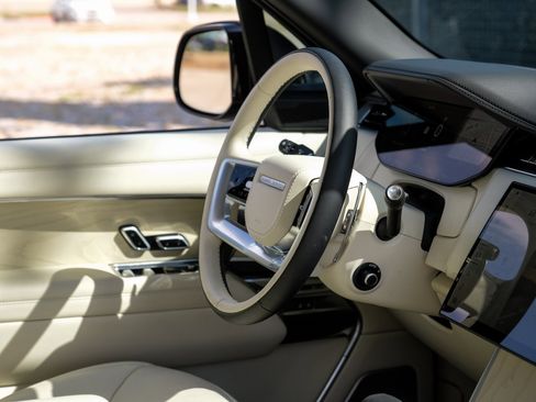 Used 2024 Land Rover Range Rover Autobiography image 16