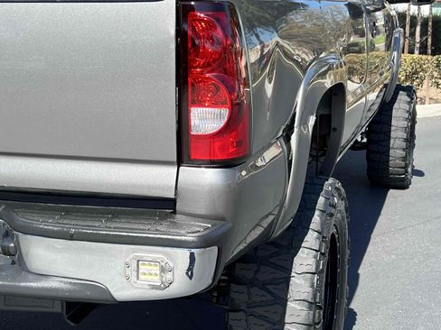 Used 2006 Chevrolet Silverado 3500 LT w/ Heavy-Duty Power Package AWD/4WD image 34