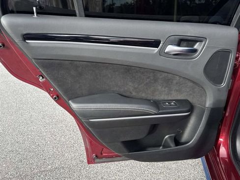 Used 2023 Chrysler 300 C image 10