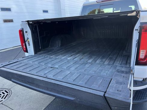 Used 2022 GMC Sierra 1500 AT4 w/ AT4 Preferred Package image 11