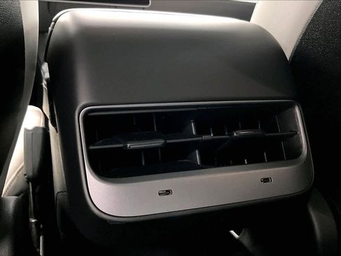 Used 2022 Tesla Model Y Performance image 33