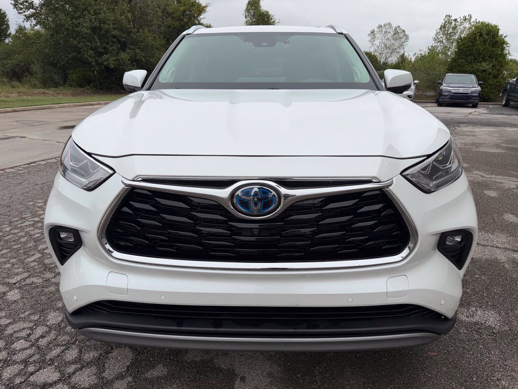 Used 2024 Toyota Highlander Platinum AWD/4WD image 2