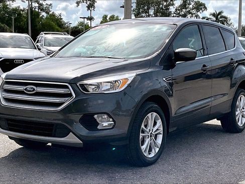 Used 2019 Ford Escape SE image 9