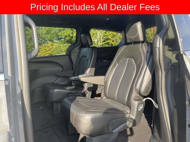 Used 2025 Chrysler Pacifica Select FWD image 15