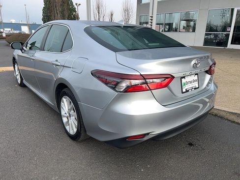 Used 2022 Toyota Camry LE image 7