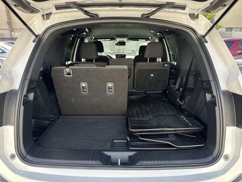 Certified 2025 Honda Pilot Sport image 8