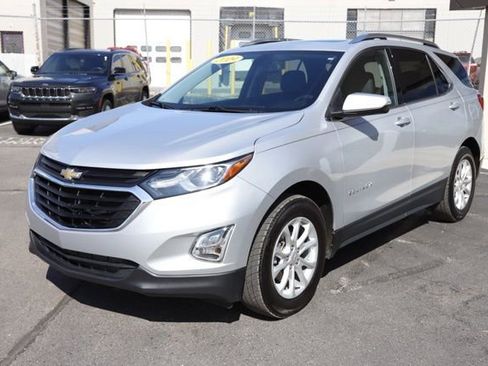 Used 2019 Chevrolet Equinox LT w/ Sun & Navigation Package AWD/4WD image 8