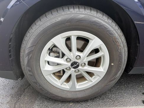 Used 2024 Kia Carnival LX FWD image 10