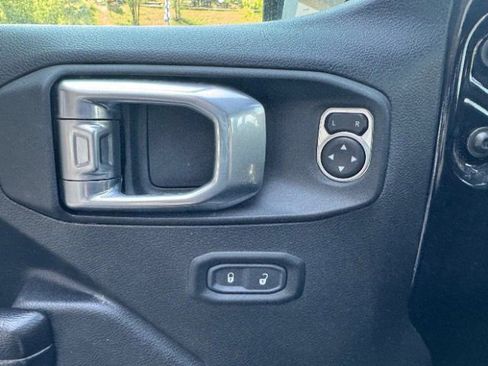 Used 2021 Jeep Wrangler Unlimited Rubicon AWD/4WD image 36