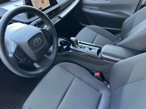 Certified 2024 Toyota Prius LE FWD image 9