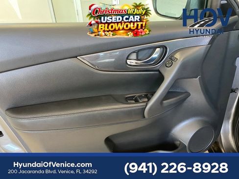 Used 2017 Nissan Rogue S FWD image 38