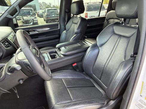 Used 2022 Jeep Wagoneer Series II AWD/4WD image 2
