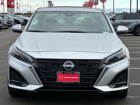 New 2025 Nissan Altima 2.5 SL image 9