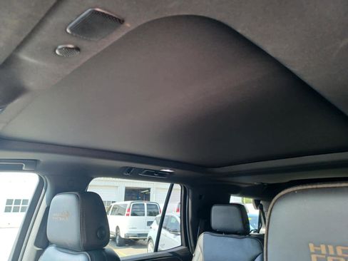Used 2021 Chevrolet Tahoe High Country w/ Premium Package 2 AWD/4WD image 16