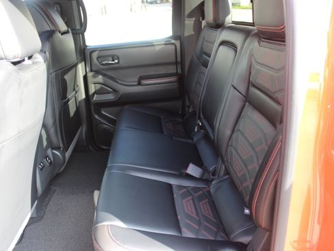 Used 2025 Nissan Frontier PRO-4X w/ Pro Premium Package AWD/4WD image 10