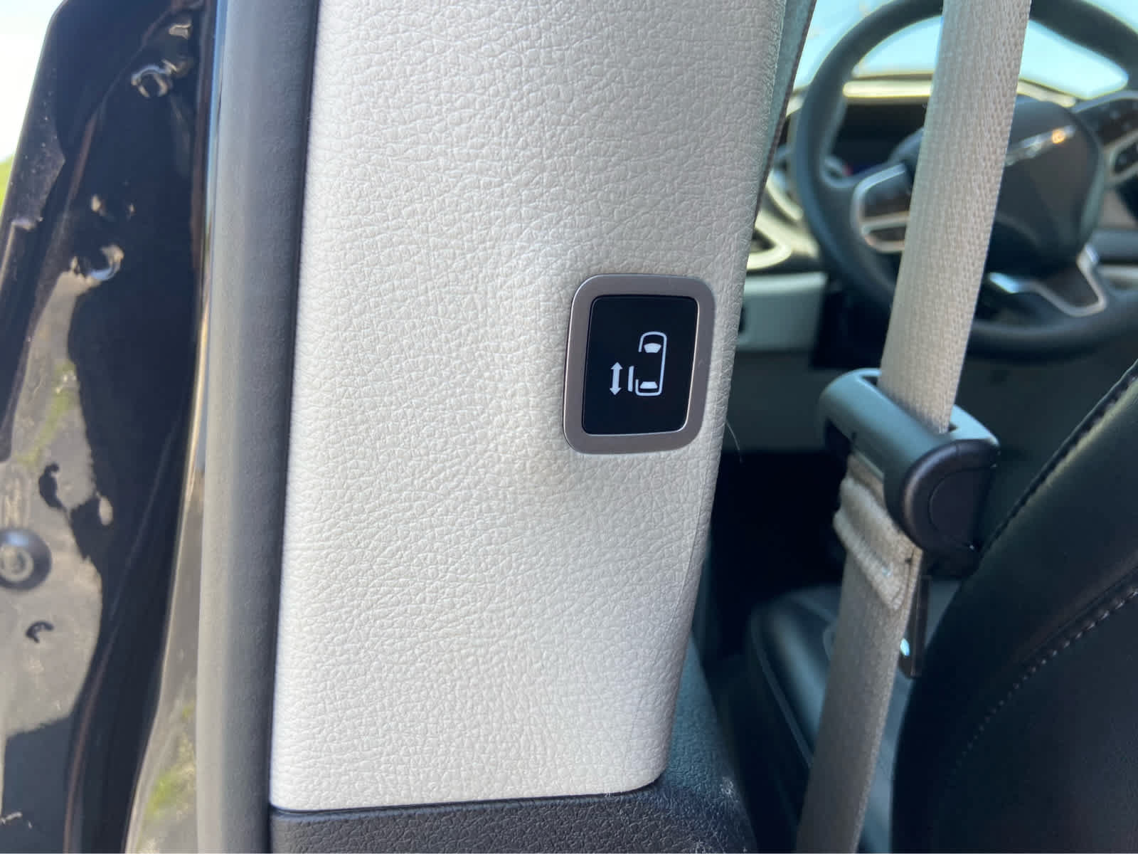 Used 2024 Chrysler Pacifica Touring-L FWD image 14