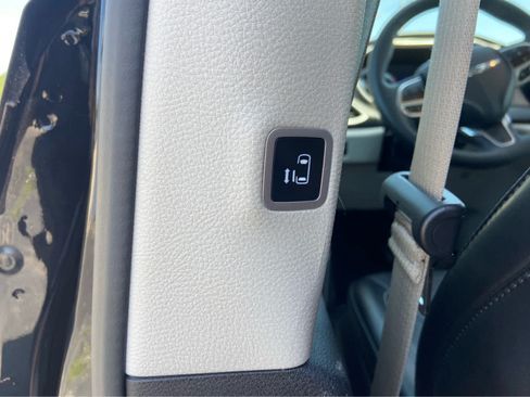 Used 2024 Chrysler Pacifica Touring-L FWD image 14
