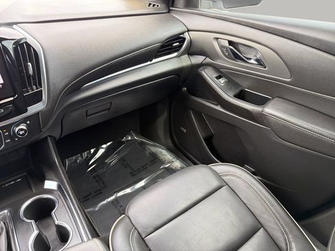 Used 2023 Chevrolet Traverse Premier FWD image 16