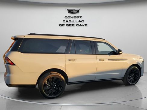 Used 2025 Lincoln Navigator L Reserve w/ Jet Appearance Package image 10