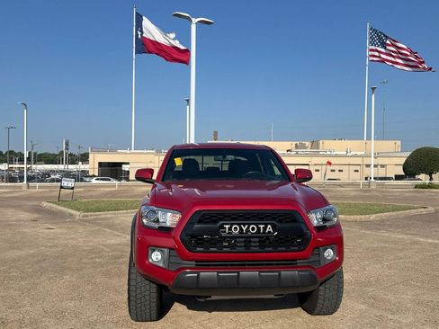 Used 2017 Toyota Tacoma TRD Off-Road w/ Tow Package (A/T) AWD/4WD image 4