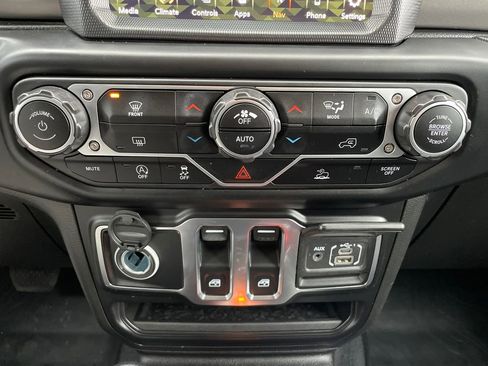 Used 2023 Jeep Wrangler Sport S image 12