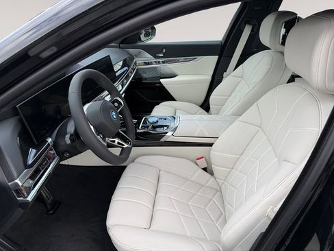New 2026 BMW 750e xDrive image 9