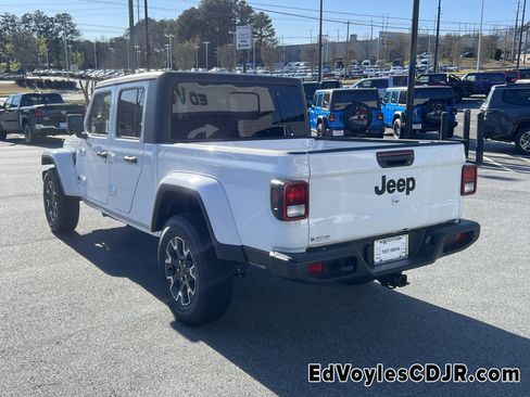 Used 2022 Jeep Gladiator Sport image 6