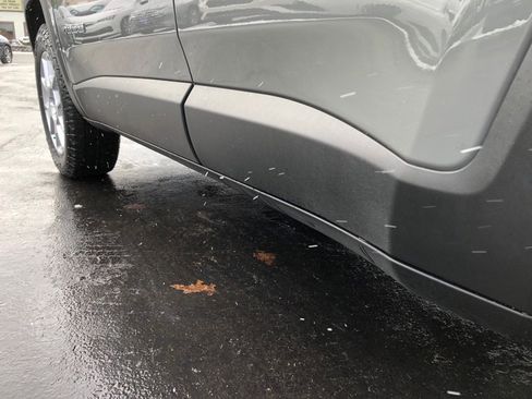 Used 2021 Jeep Renegade Latitude image 13