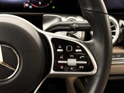Used 2023 Mercedes-Benz GLB 250 w/ Premium Package image 35