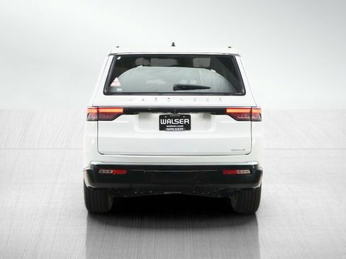Used 2024 Jeep Wagoneer Series II w/ Flexible Seating Group AWD/4WD image 4