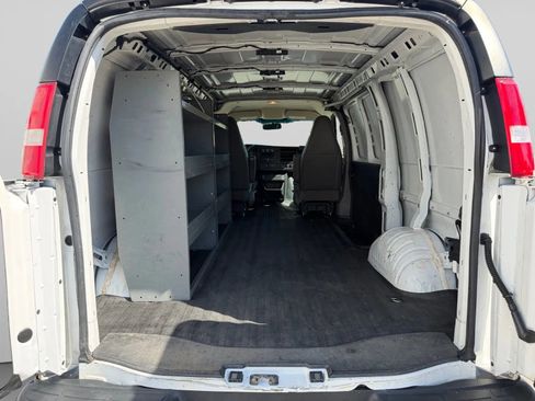 Used 2017 Chevrolet Express 2500 RWD image 28