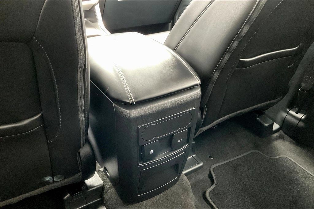 Used 2024 Ford Explorer XLT w/ Equipment Group 202A AWD/4WD image 13
