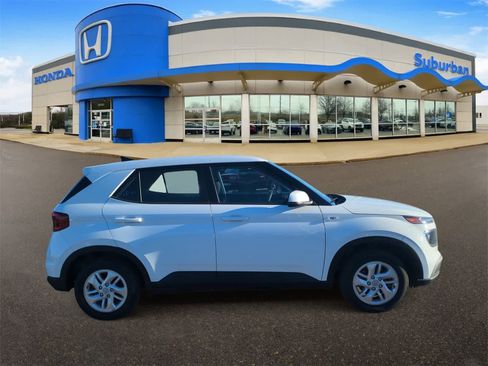 Used 2021 Hyundai Venue SE image 9