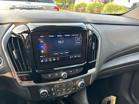 Used 2022 Chevrolet Traverse LT AWD/4WD image 10
