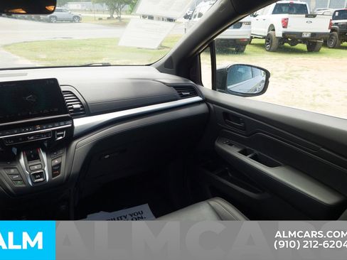 Used 2025 Honda Odyssey Sport-L image 21
