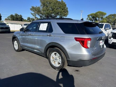 Used 2022 Ford Explorer XLT image 4