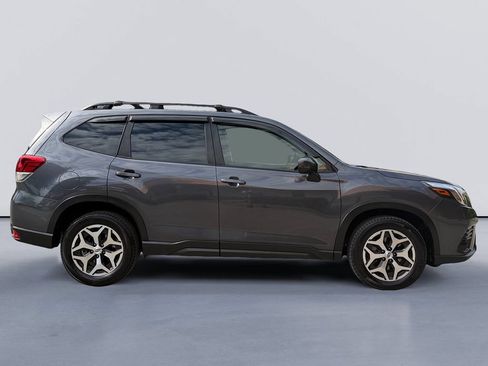 Used 2023 Subaru Forester Premium AWD/4WD image 2