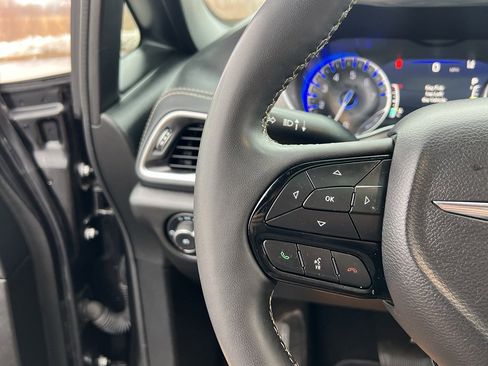 Used 2023 Chrysler Pacifica Limited w/ S Appearance Package image 33