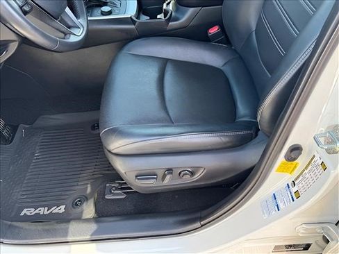 Used 2020 Toyota RAV4 Limited AWD/4WD image 6