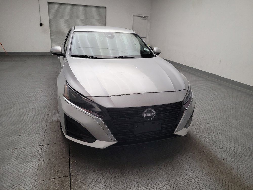 Used 2023 Nissan Altima 2.5 SV FWD image 14