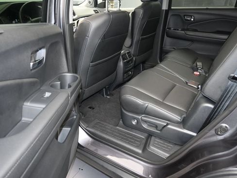 Used 2017 Honda Pilot Touring image 12