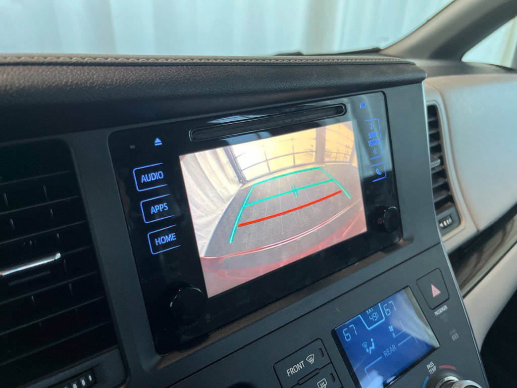 Used 2017 Toyota Sienna XLE FWD image 13