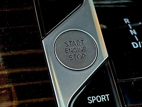 Used 2024 BMW X5 sDrive40i w/ M Sport Package RWD image 21