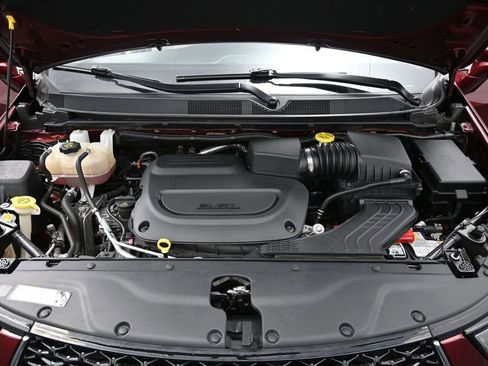 Used 2021 Chrysler Pacifica Touring-L image 11