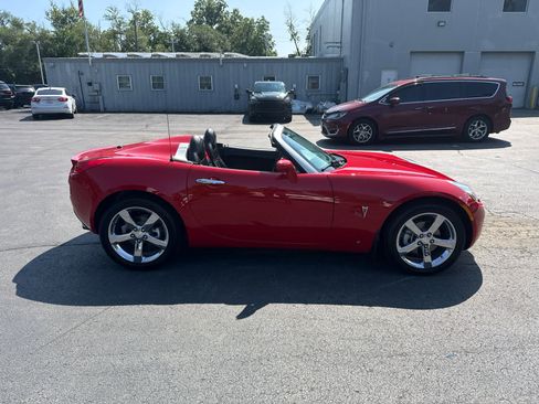 Used 2007 Pontiac Solstice Convertible w/ Premium Package RWD image 3
