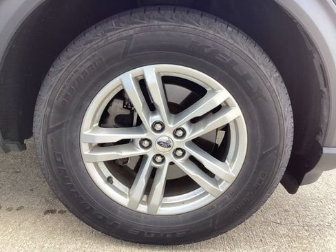 Used 2020 Ford Explorer XLT w/ Equipment Group 202A AWD/4WD image 10
