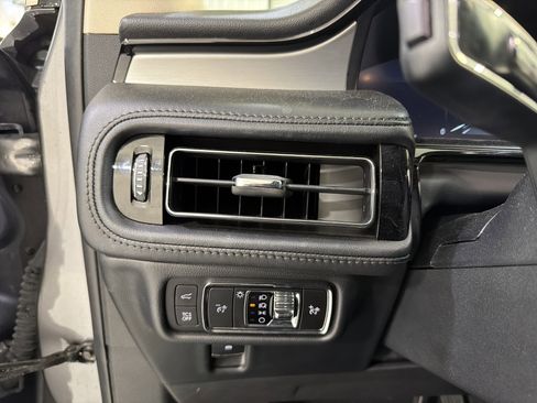 Used 2023 Lincoln Nautilus FWD image 20