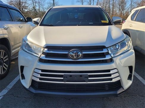 Used 2019 Toyota Highlander LE image 2