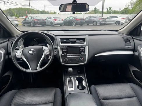 Used 2017 Nissan Altima 2.5 SR w/ LED Appearance Package image 7